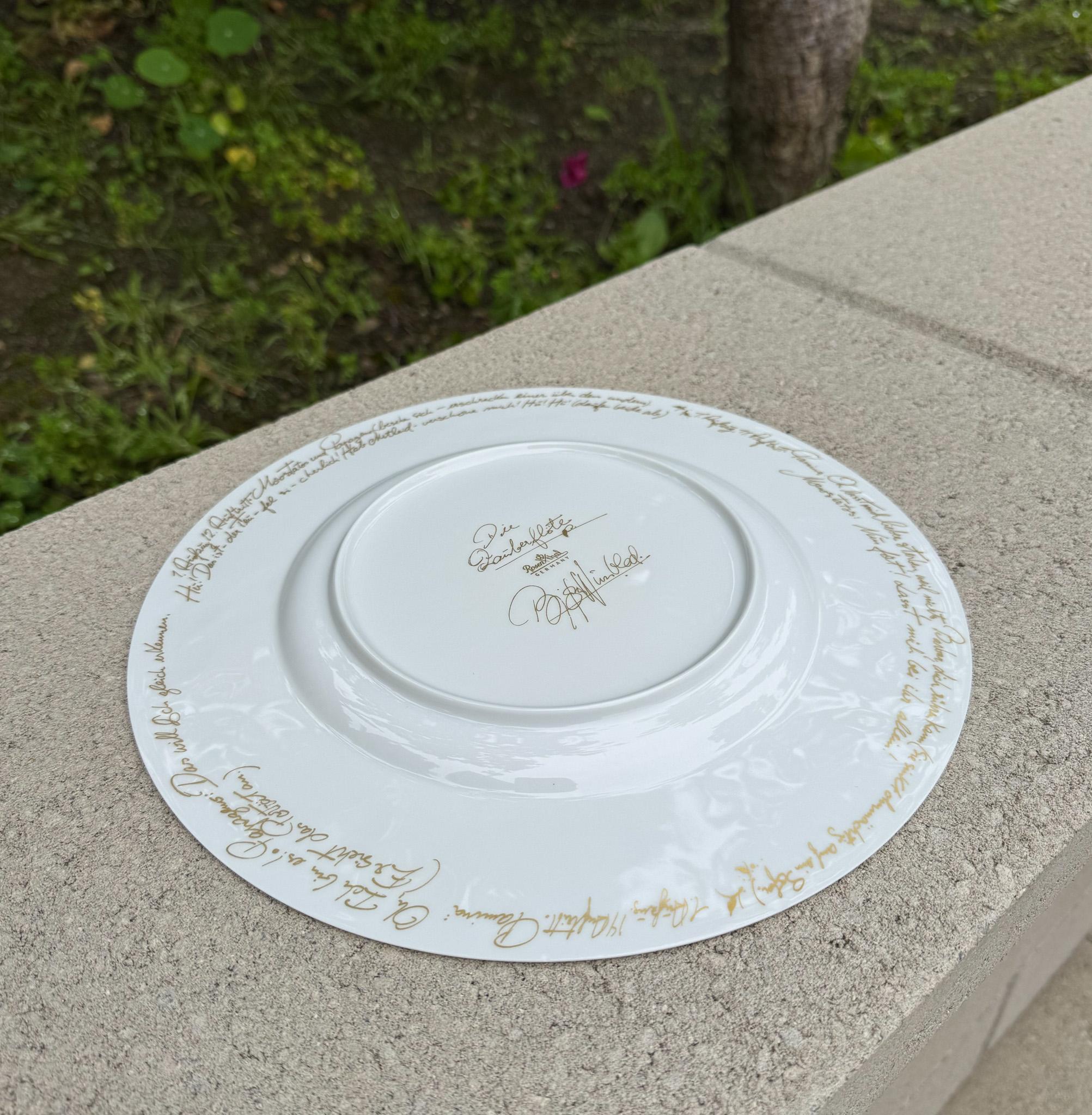 Allemand Assiette de 10,5 pouces en porcelaine blanche de Bjorn Whiting pour Rosenthal, Allemagne, 20e siècle en vente
