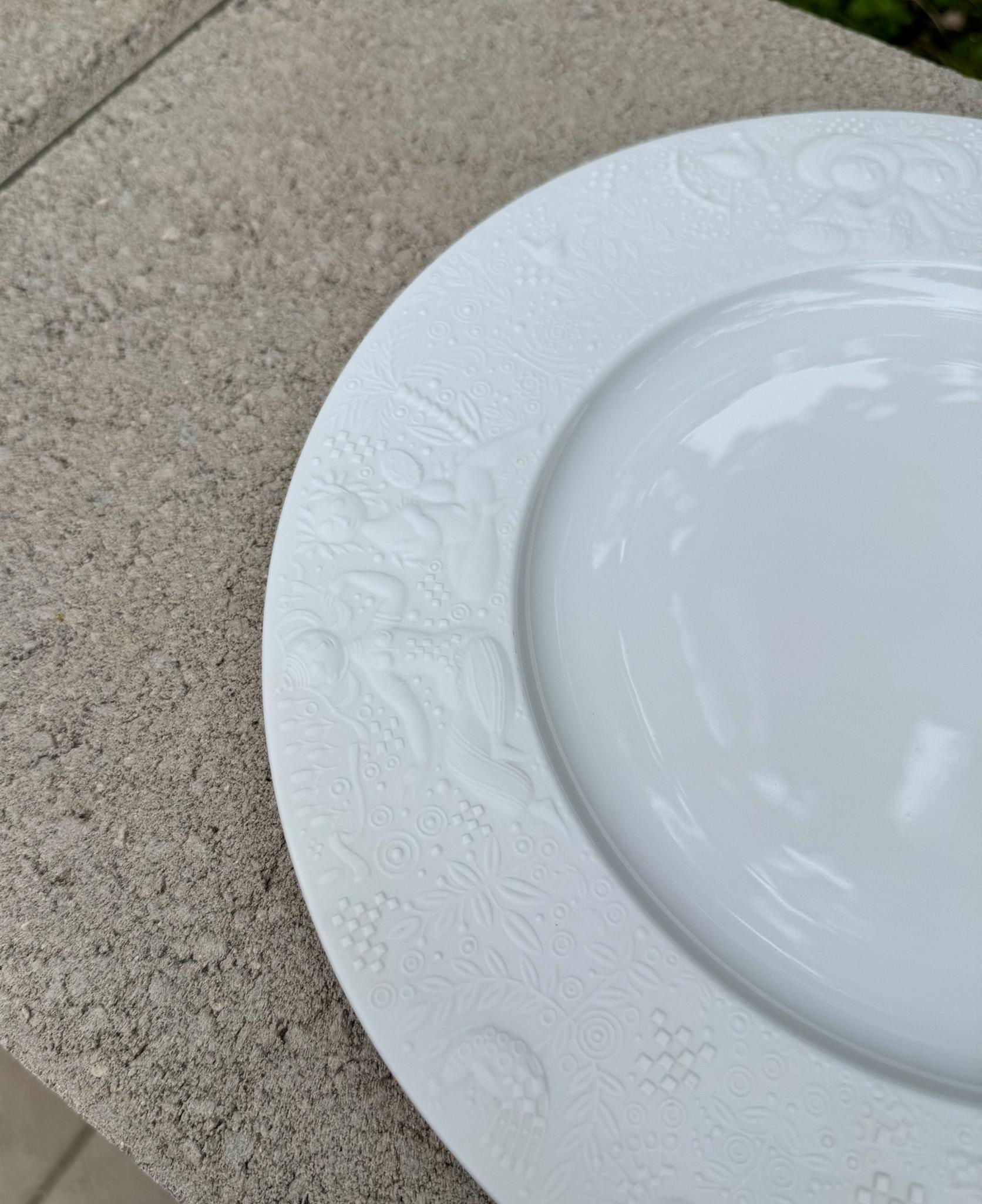 Assiette de 10,5 pouces en porcelaine blanche de Bjorn Whiting pour Rosenthal, Allemagne, 20e siècle Bon état - En vente à San Juan Capistrano, CA