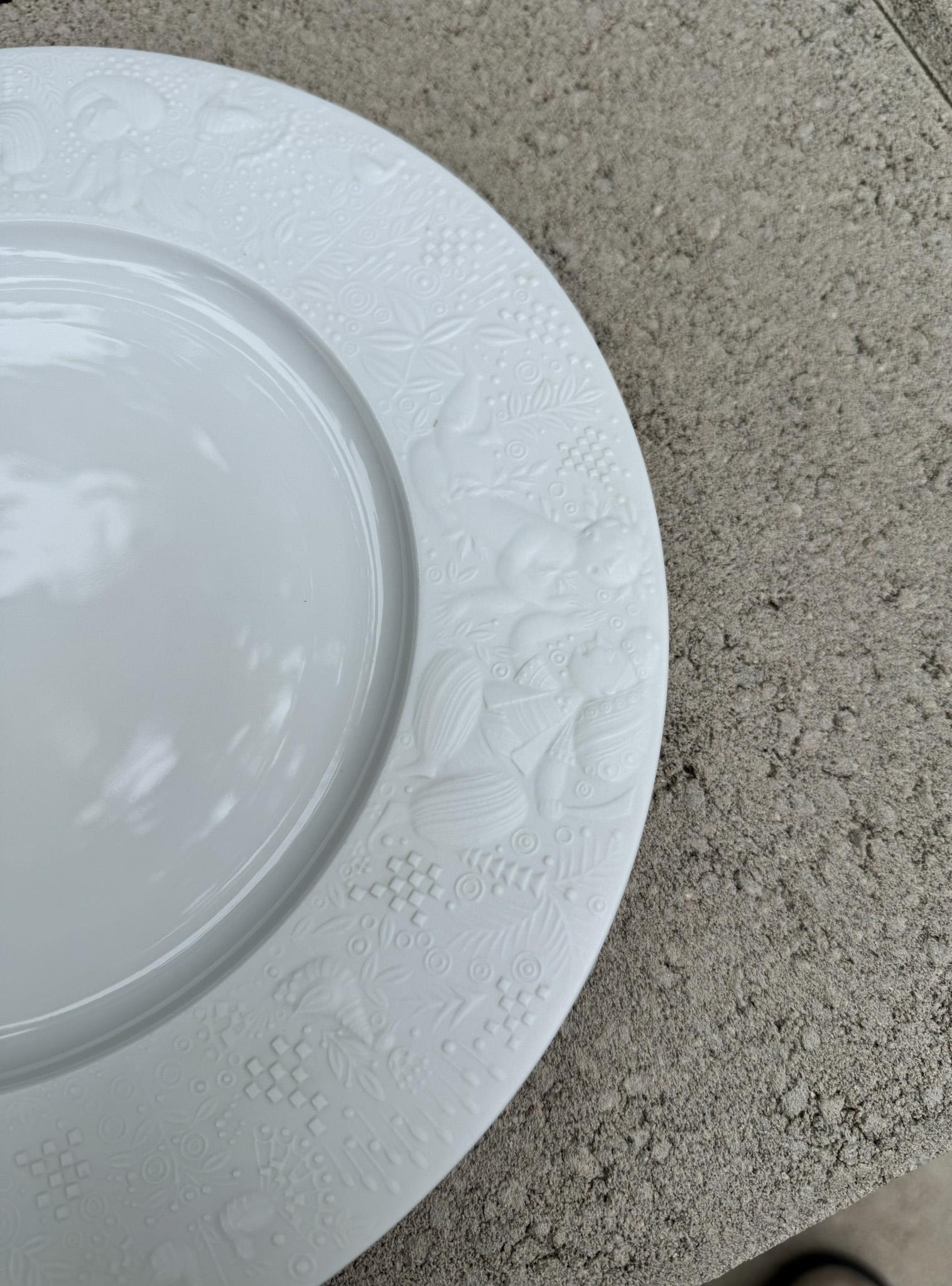 Assiette de 10,5 pouces en porcelaine blanche de Bjorn Whiting pour Rosenthal, Allemagne, 20e siècle en vente 2
