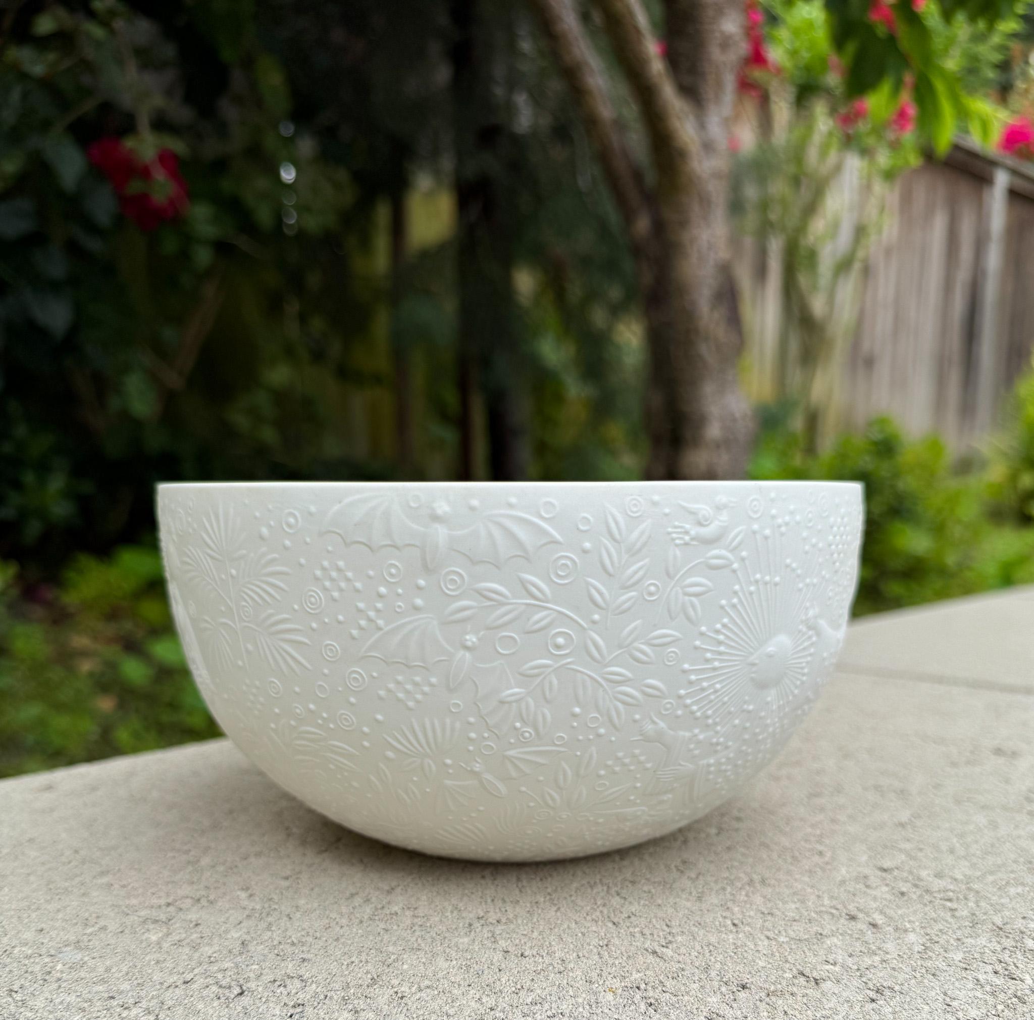 Porcelaine Bol en porcelaine blanche Bjorn Wiinblad pour Rosenthal, Allemagne, 20e siècle en vente