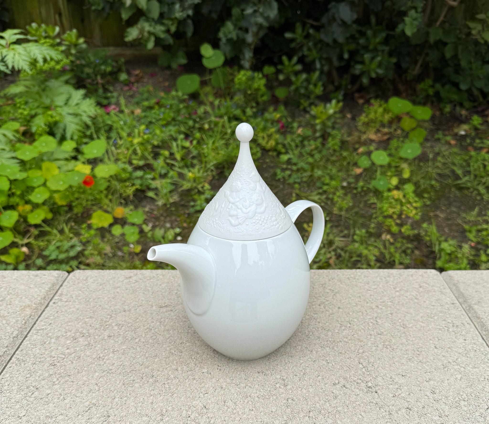 Caffettiera in porcellana bianca di Bjorn Wiinblad per Rosenthal, Germania, XX secolo in vendita 6