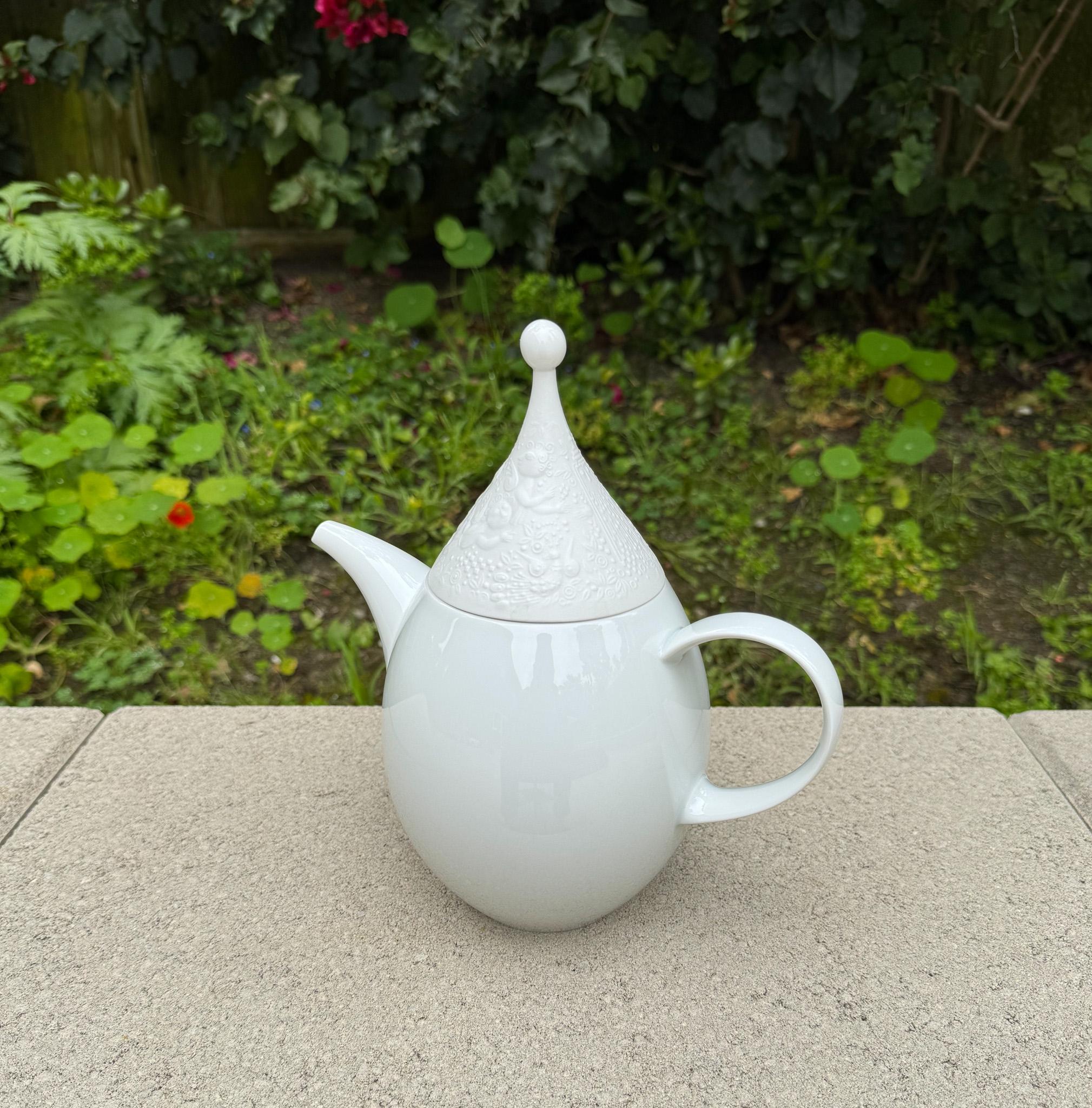 Caffettiera in porcellana bianca di Bjorn Wiinblad per Rosenthal, Germania, XX secolo in vendita 10