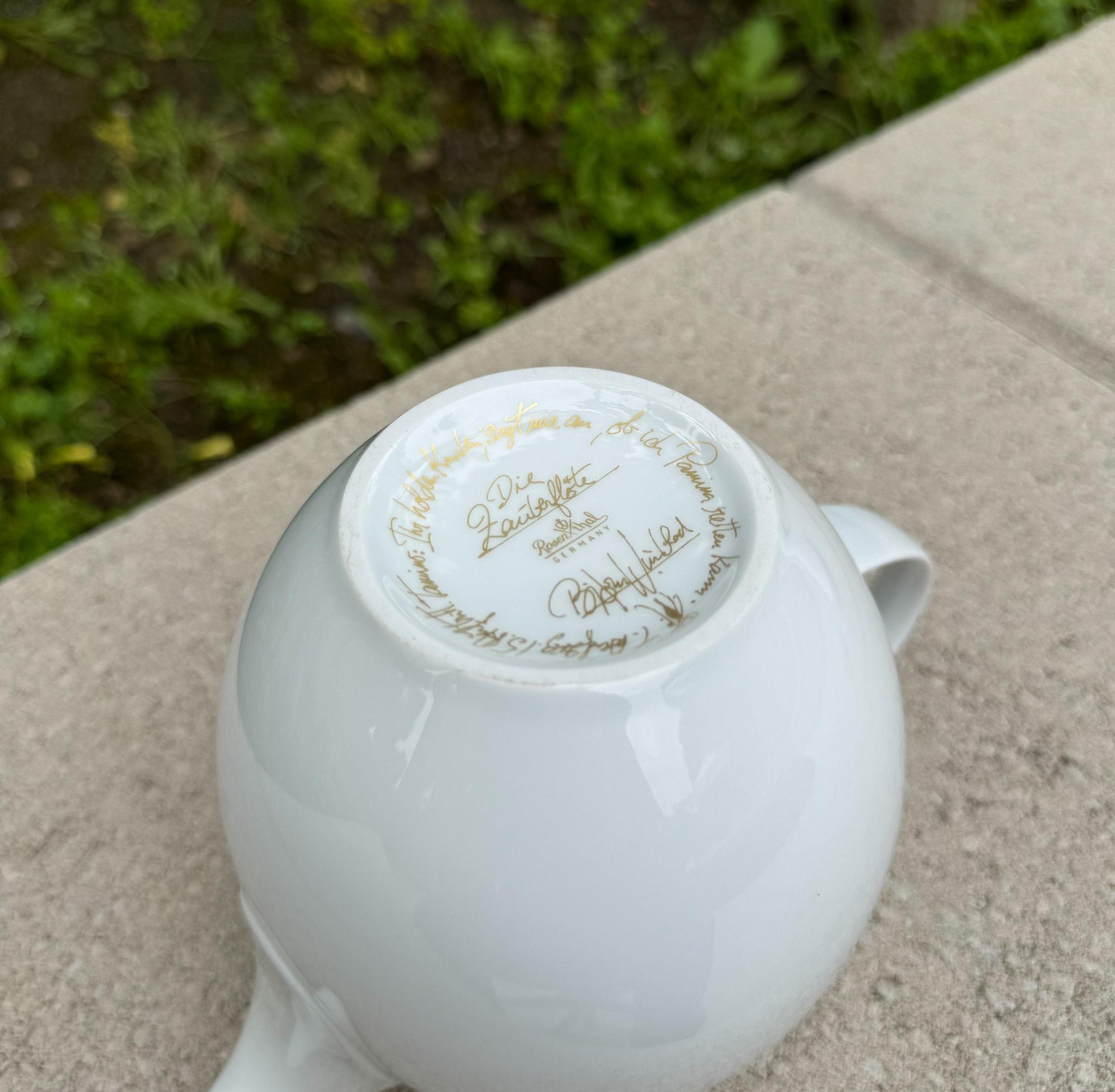 Tedesco Caffettiera in porcellana bianca di Bjorn Wiinblad per Rosenthal, Germania, XX secolo in vendita