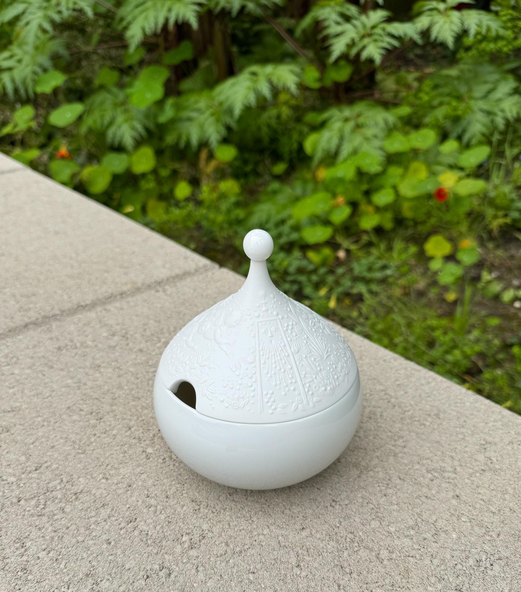 Bjorn Wiinblad Schale aus weißem Porzellan mit Deckel, Rosenthal, Deutschland, 20. Jahrhundert im Angebot 4