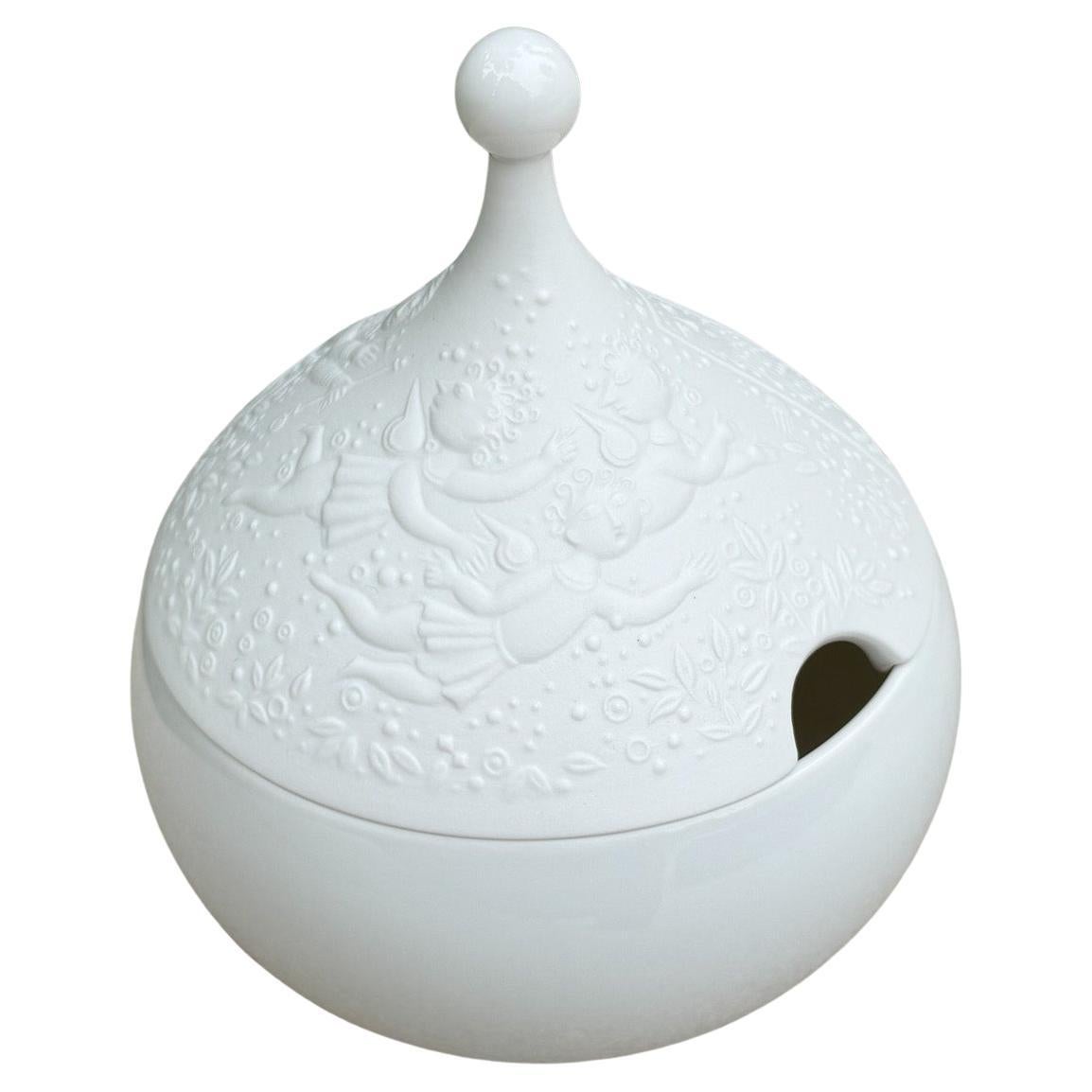 Bjorn Wiinblad Cuenco con tapa de porcelana blanca, Rosenthal, Alemania, Siglo XX