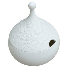 Bjorn Wiinblad Cuenco con tapa de porcelana blanca, Rosenthal, Alemania, Siglo XX