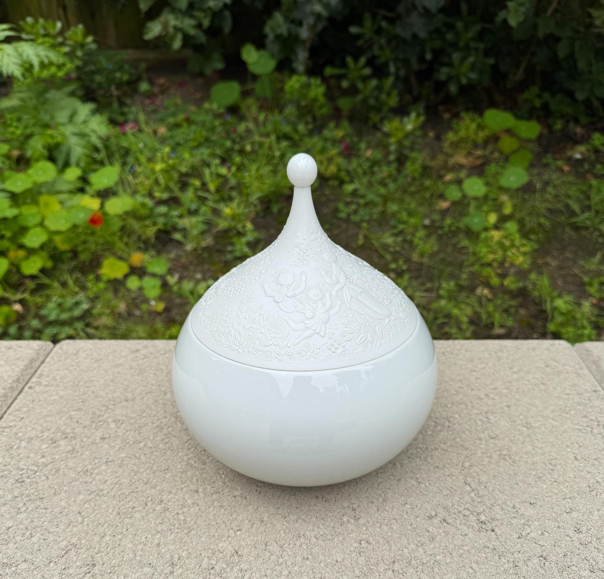 Bjorn Wiinblad Barattolo con coperchio in porcellana bianca per Rosenthal, Germania, XX secolo in vendita 4