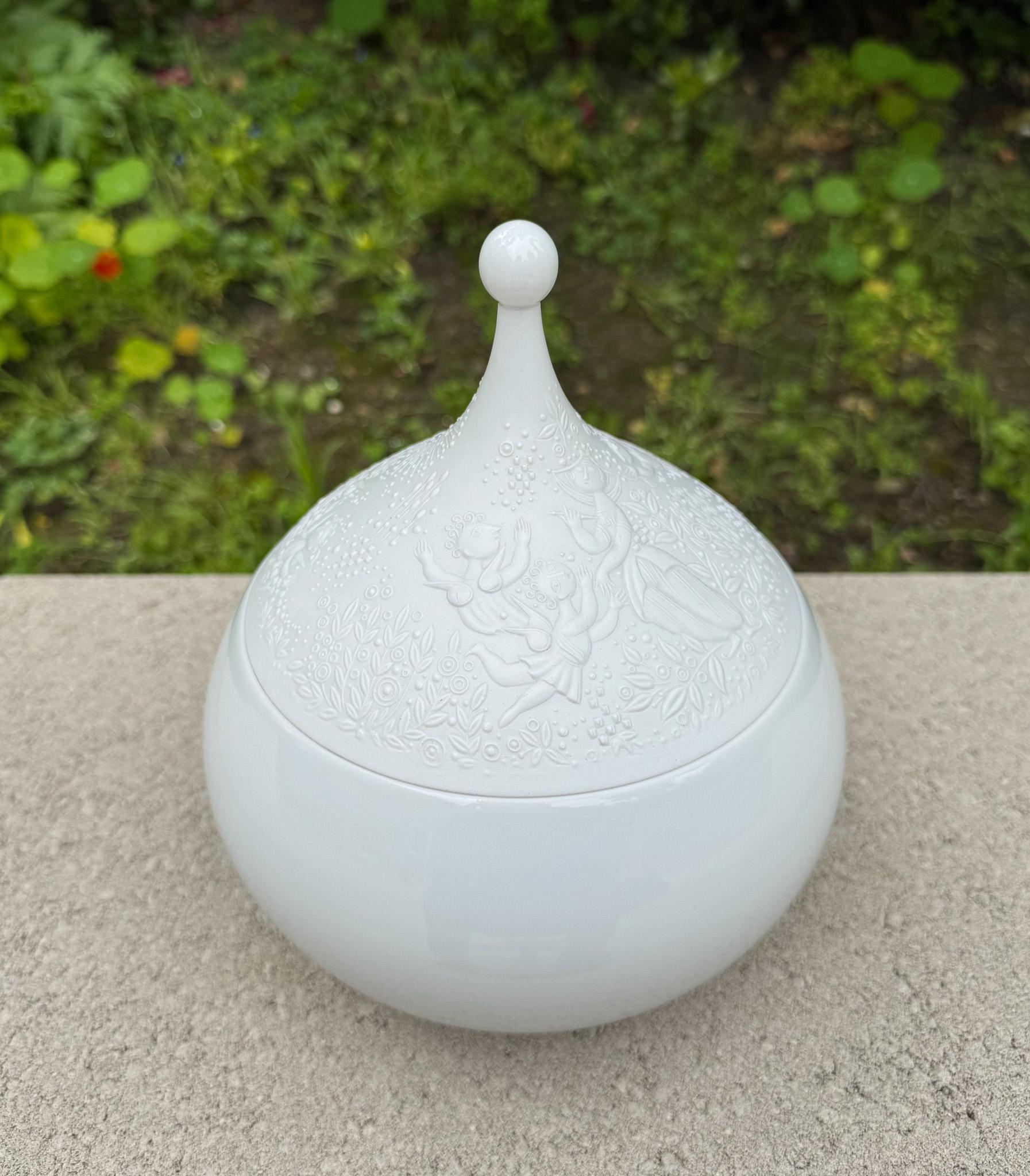 Bjorn Wiinblad Barattolo con coperchio in porcellana bianca per Rosenthal, Germania, XX secolo in vendita 5