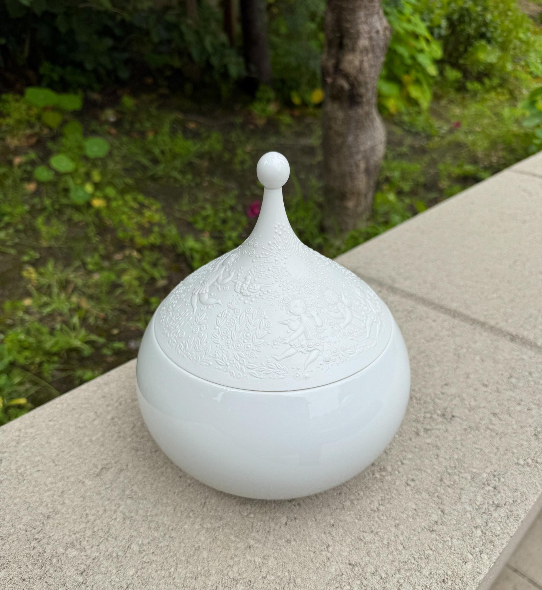 Bjorn Wiinblad Barattolo con coperchio in porcellana bianca per Rosenthal, Germania, XX secolo in vendita 6