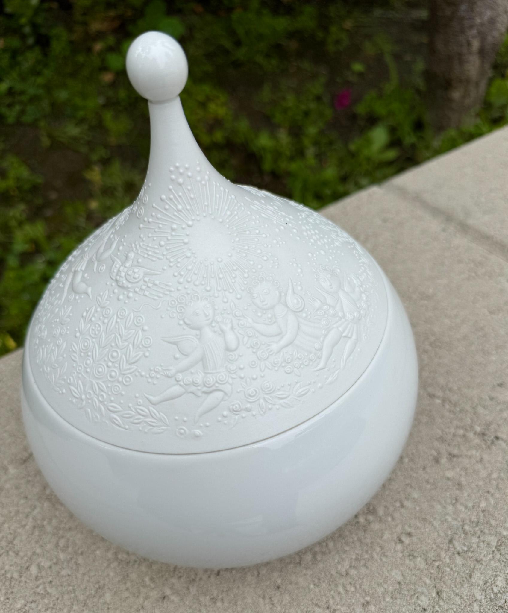 Bjorn Wiinblad Barattolo con coperchio in porcellana bianca per Rosenthal, Germania, XX secolo in vendita 7