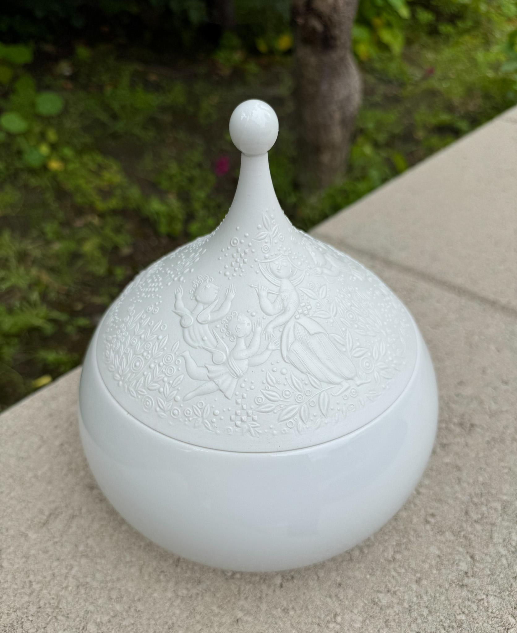 Bjorn Wiinblad Barattolo con coperchio in porcellana bianca per Rosenthal, Germania, XX secolo in vendita 8