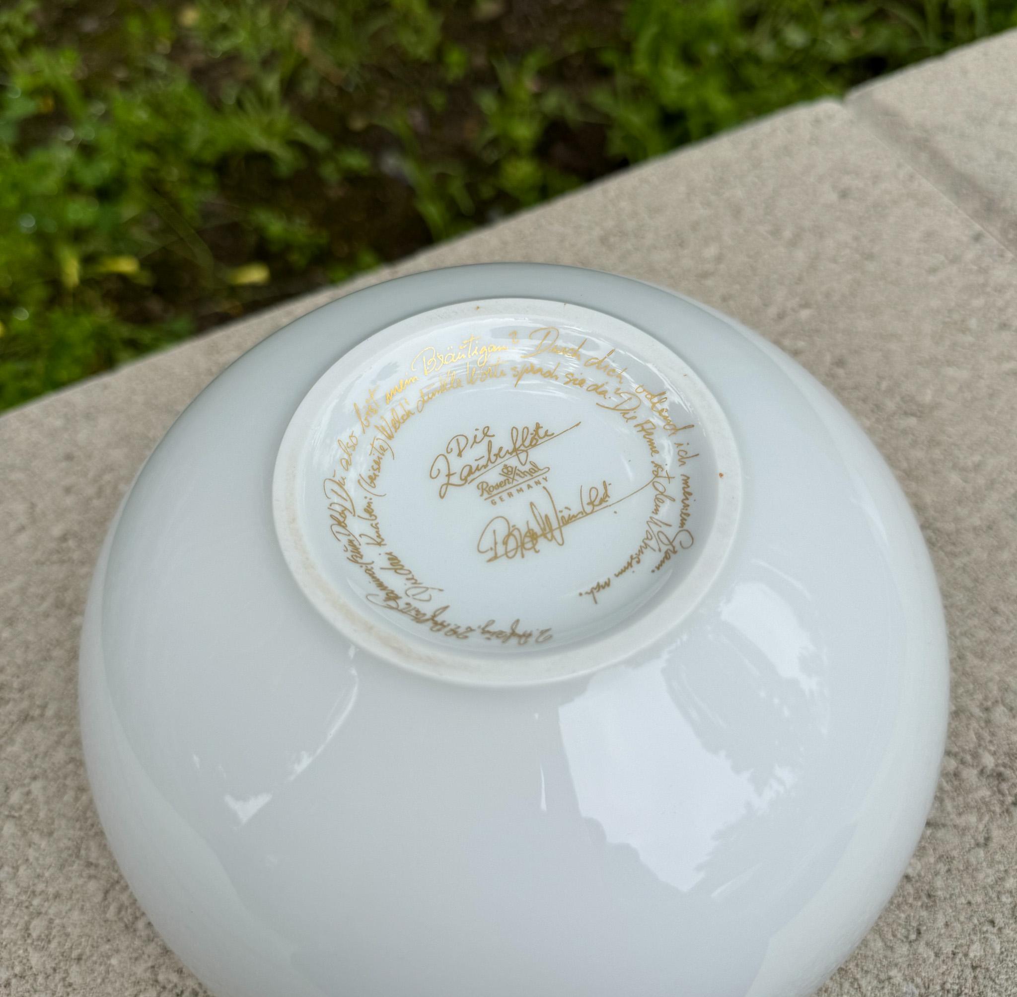 Bjorn Wiinblad Barattolo con coperchio in porcellana bianca per Rosenthal, Germania, XX secolo In condizioni buone in vendita a San Juan Capistrano, CA