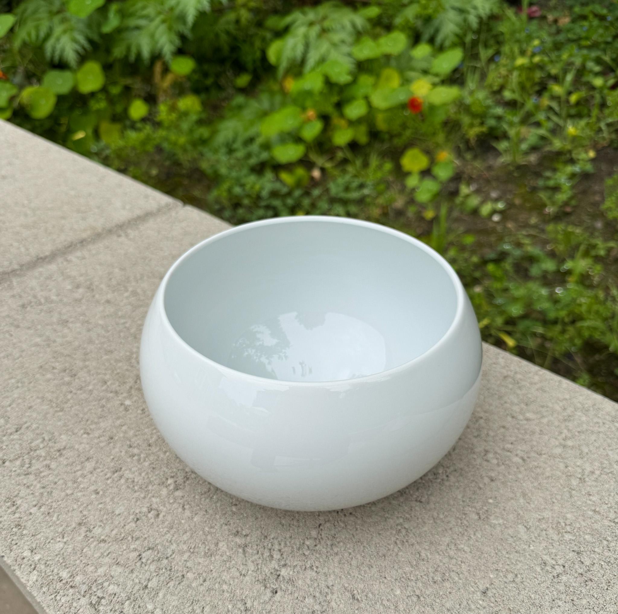Porcellana Bjorn Wiinblad Barattolo con coperchio in porcellana bianca per Rosenthal, Germania, XX secolo in vendita