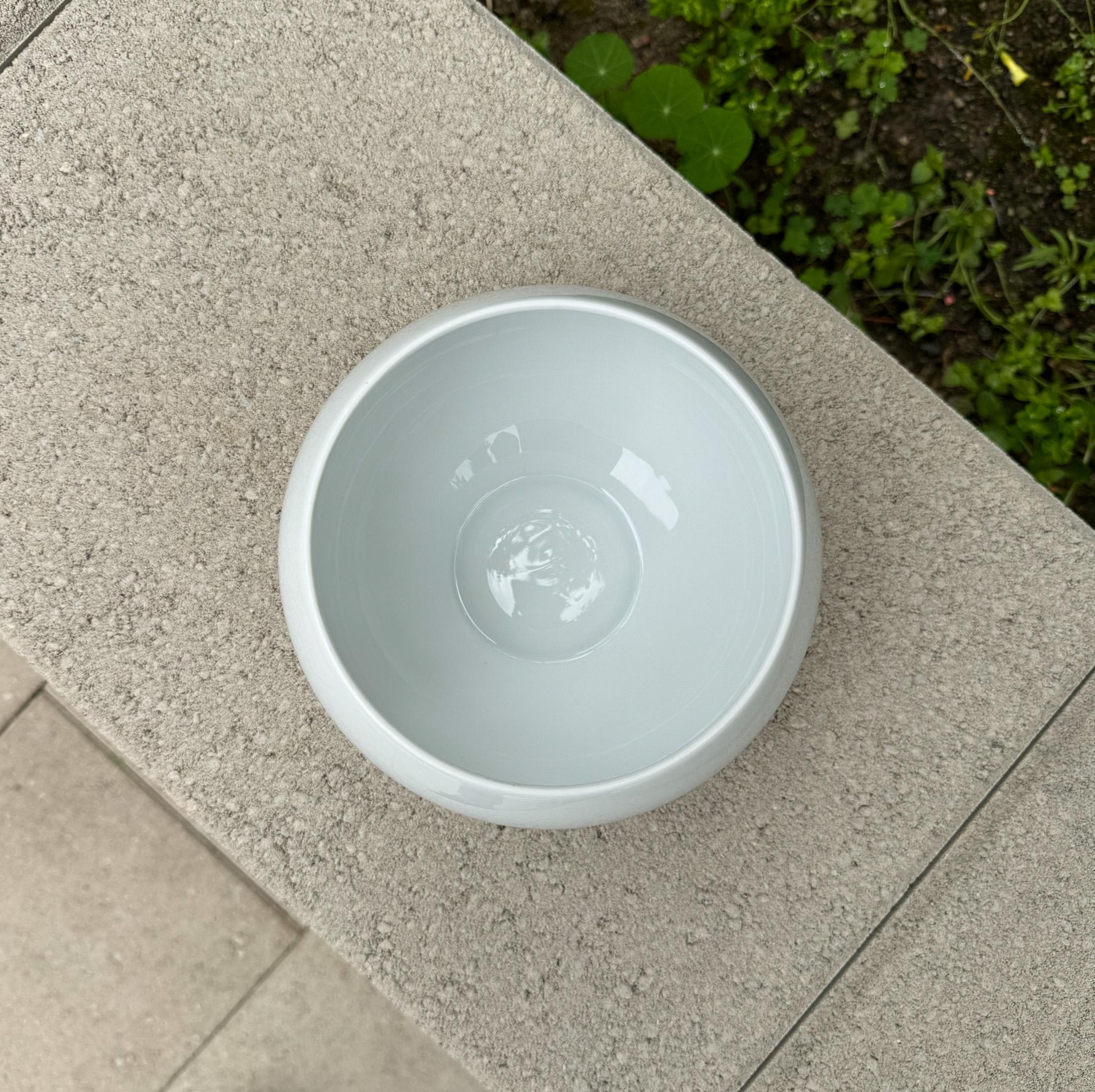 Bjorn Wiinblad Barattolo con coperchio in porcellana bianca per Rosenthal, Germania, XX secolo in vendita 2