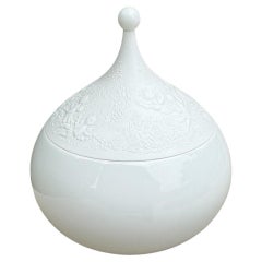 Bjorn Wiinblad Barattolo con coperchio in porcellana bianca per Rosenthal, Germania, XX secolo
