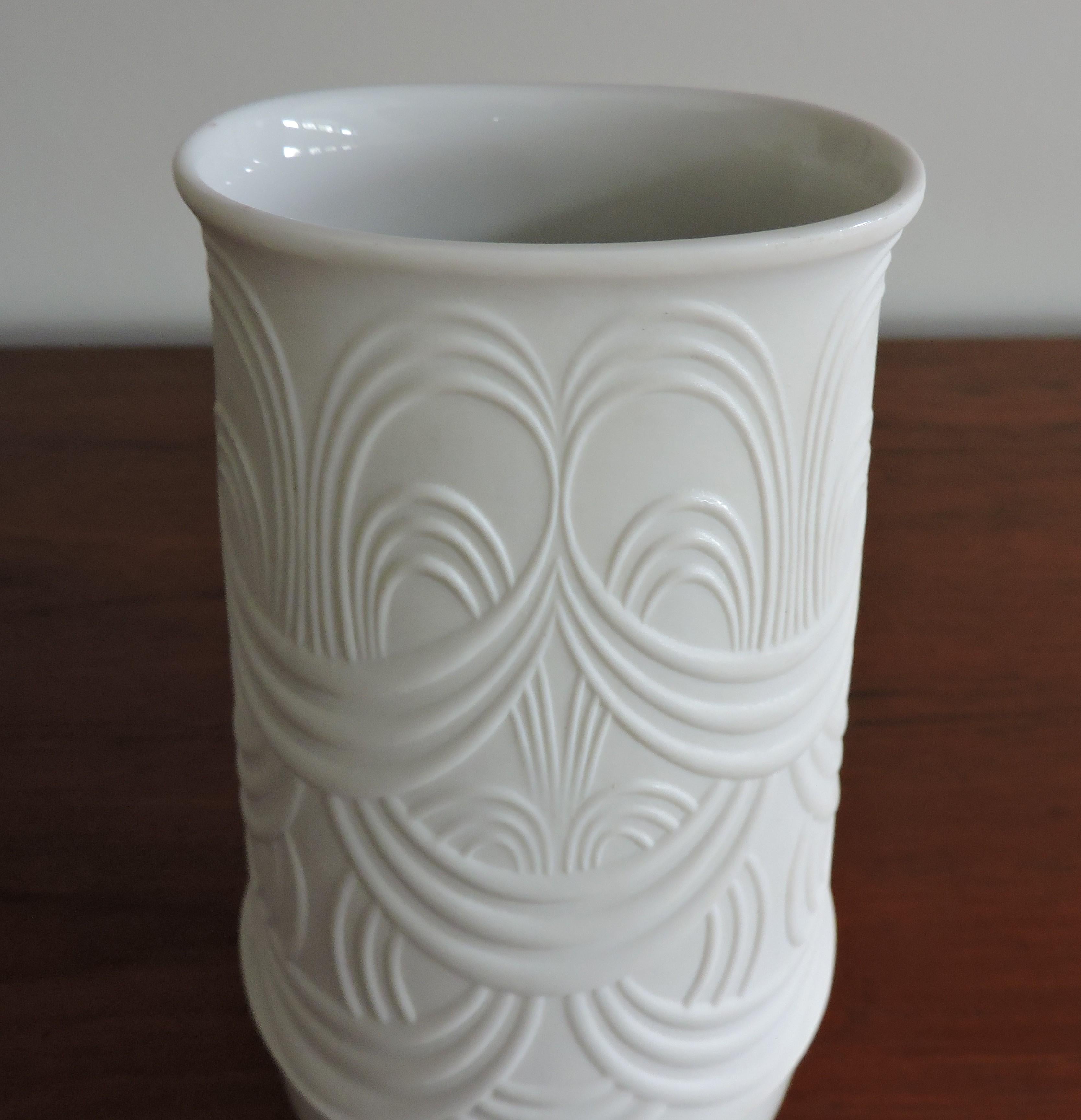 Mid-Century Modern Vase en porcelaine blanche Bjorn Wiinblad pour Rosenthal Studio Line en vente