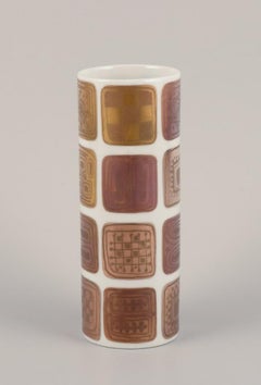 Bjørn Wiinblad (1918-2006) et autres pour Rosenthal. Trois vases porcelaine
