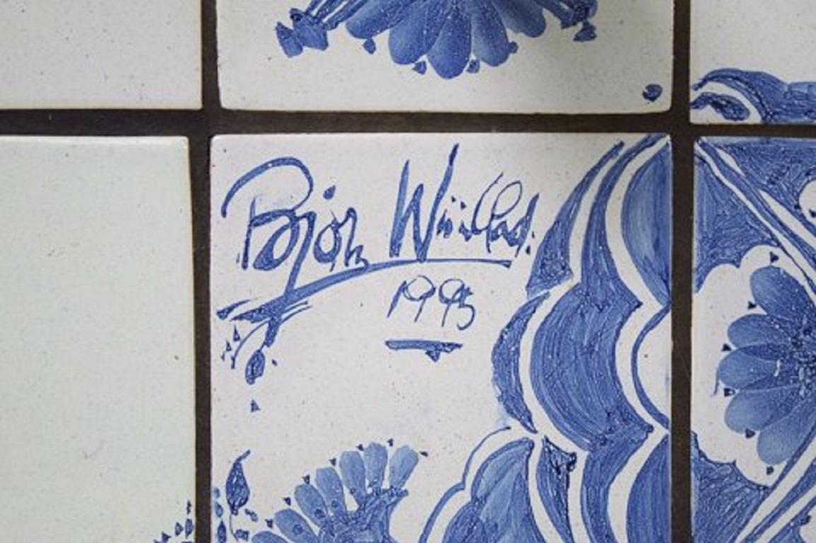Bjørn Wiinblad, Riesige, einzigartige Wandtafel mit Kerzenhalter, datiert 1995 (Keramik) im Angebot