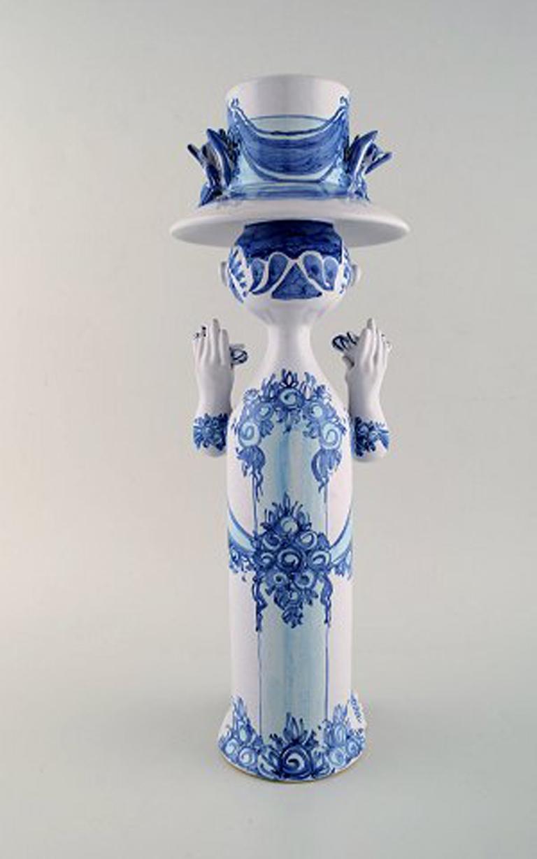 Bjørn Wiinblad ceramics, blue lady with two birds.
Decoration number M36.
From 2003.
Measures: Height 39 cm, diameter 15 cm.
In perfect condition.