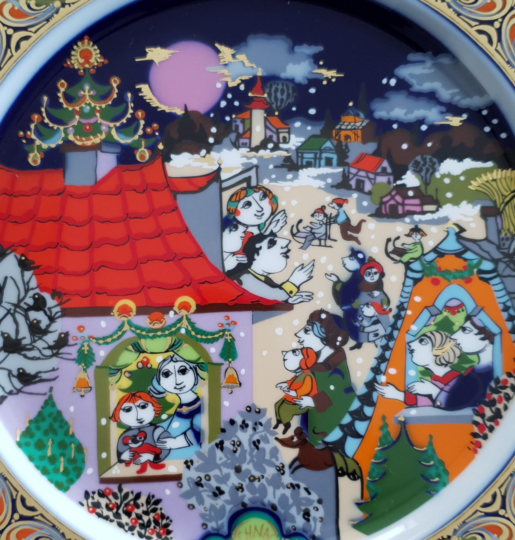 Assiette de Noël en porcelaine de Bjørn Wiinblad 1990, produite par Rosenthal
Motif :  Leise rieselt der Schnee
Conçu par : Bjørn Wiinblad 
Diamètre : 11