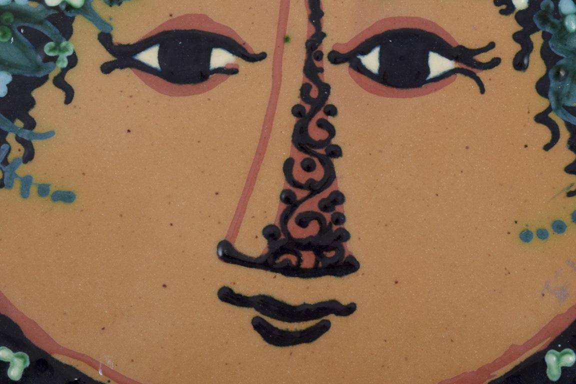 Scandinavo moderno Bjørn Wiinblad. Colossale e antica targa da parete in ceramica con volto femminile in vendita