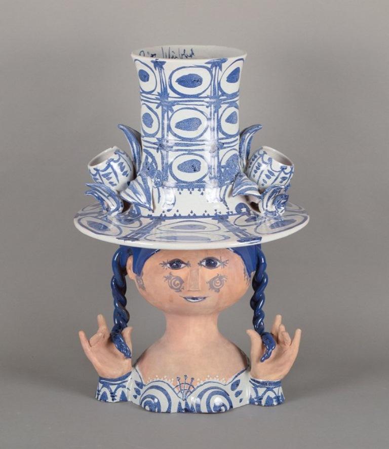 Danese Bjørn Wiinblad. Scultura colossale di una ragazza con un cappello progettato per contenere una pianta. in vendita