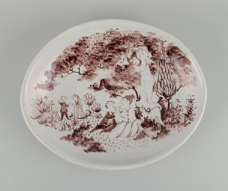 Bjørn Wiinblad, un grand plat unique et précoce, peint à la main et décoré d'un paysage romantique dans un parc.
Daté de 1953.
En parfait état.
Signé.
Dimensions : L 37,5 x P 30,5 x H 6,0 cm : L 37.5 x D 30.5 x H 6.0 cm.


.