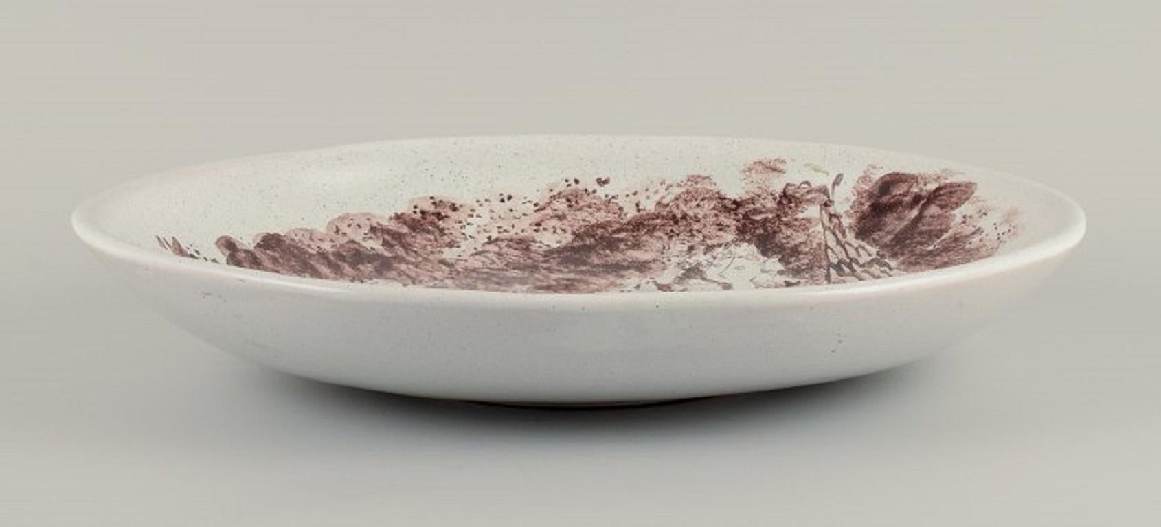 Danois Bjørn Wiinblad, ancien plat unique peint à la main et décoré d'un paysage romantique en vente