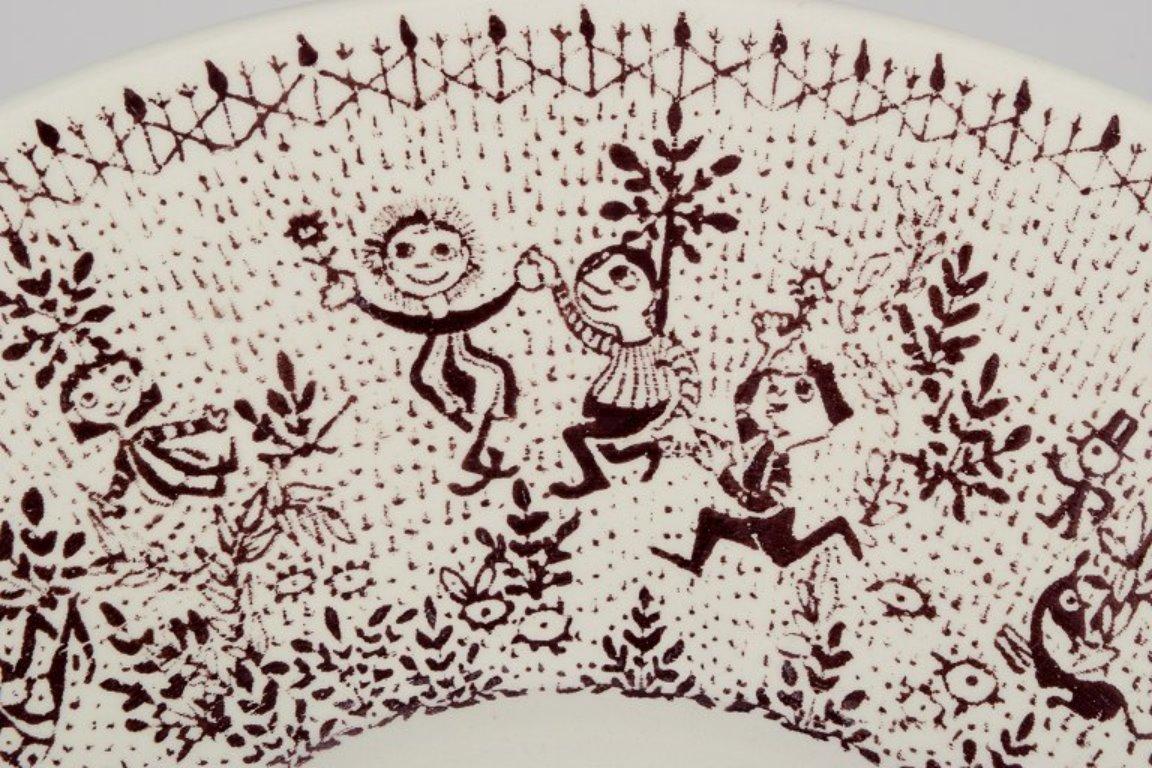 Late 20th Century Bjørn Wiinblad for Nymølle, Denmark. Two large faience dishes, 1970s For Sale