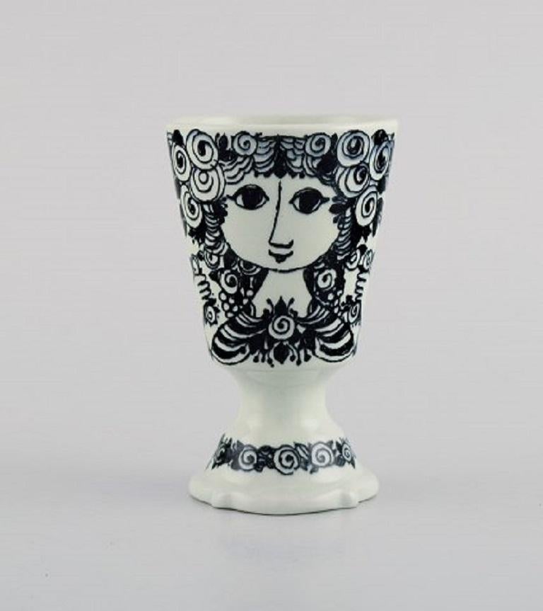 Bjørn Wiinblad for Nymølle. Four egg cups in glazed faience. 1970s / 80s.
Measures: 8.5 x 5 cm.
In excellent condition.
Stamped.