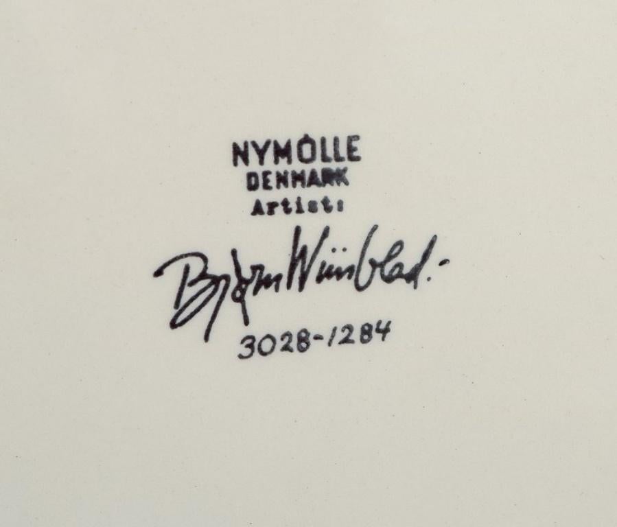 Bjørn Wiinblad für Nymølle. Dreimonatige Wandteller und eine kleine, niedrige Schale. (Skandinavische Moderne) im Angebot