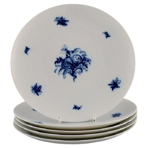 Cinq assiettes en porcelaine bleue à fleurs romaines Bjrn Wiinblad pour Rosenthal, années 1960