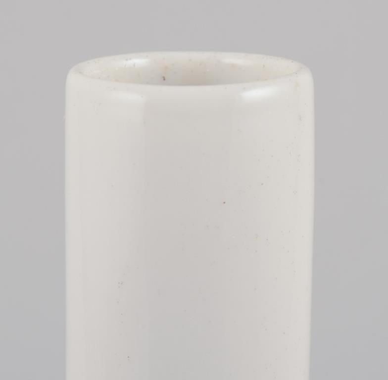 Smaltato Bjørn Wiinblad per Rosenthal. Vaso a collo stretto in porcellana. in vendita