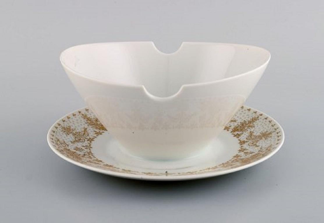 Bjørn Wiinblad for Rosenthal. Porcelain sauce bowl with gold decoration. 1980s.
Measures: 18.3 x 8 cm.
In excellent condition.
Stamped.