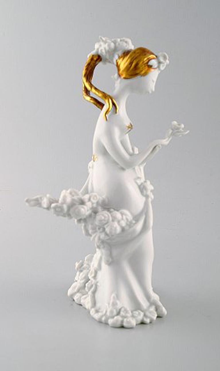 Bjørn Wiinblad for Rosenthal. Rare porcelain / Blanc de Chine figure with gold decoration. Girl with flowers, 1980s.
In very good condition.
Stamped.
Measures: 21 x 12.5 cm.