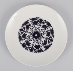 Bjørn Wiinblad for Rosenthal. Set of eight "Berlin Hilton" plates in porcelain.