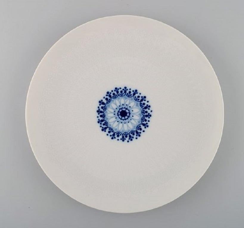 Bjørn Wiinblad for Rosenthal. Six Romanze dinner plates in white porcelain with blue decoration. 1980s.
Measures: Diameter 25 cm.
In excellent condition.
Stamped.