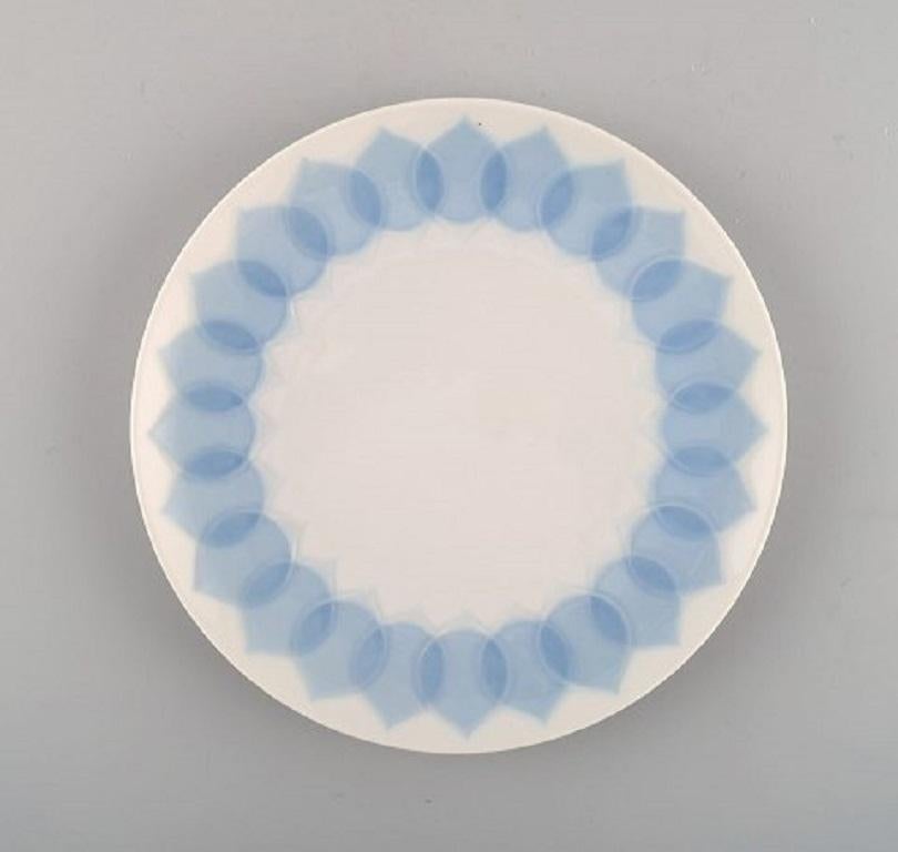 Bjørn Wiinblad for Rosenthal. Twelve Lotus porcelain salad plates decorated with light blue lotus leaves. 1980s.
Diameter: 19 cm.
In excellent condition.
Stamped.