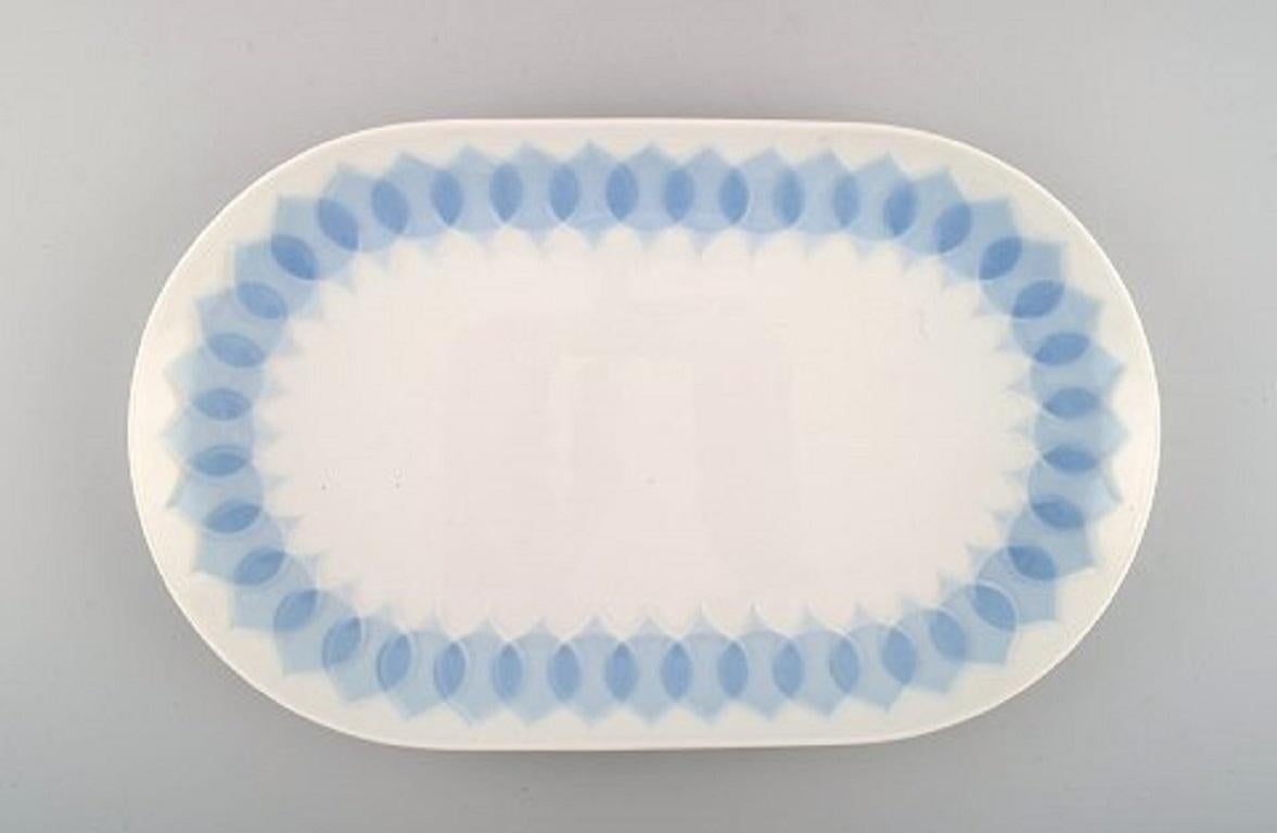 Bjørn Wiinblad for Rosenthal. Two Lotus porcelain serving dishes decorated with light blue lotus leaves. 1980s.
Largest measures: 33.5 x 20 cm.
In excellent condition.
Stamped.
