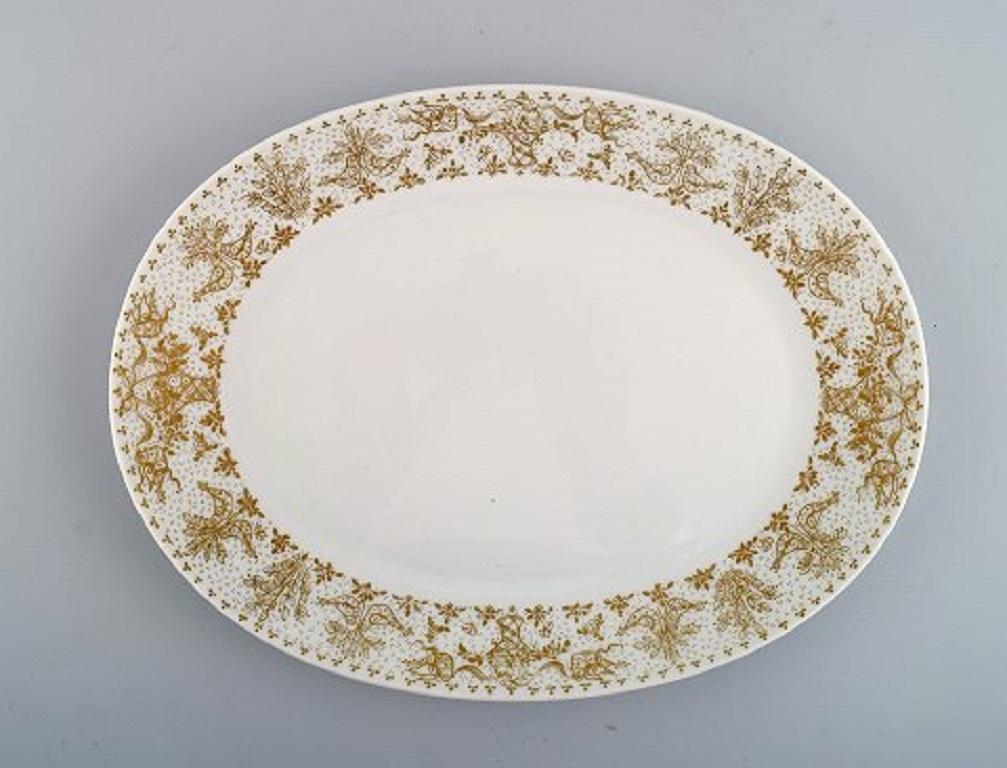 Bjørn Wiinblad for Rosenthal. Two oval serving dishes in porcelain with gold decoration. 1980s.
Largest measures: 33 x 24 cm.
In excellent condition.
Stamped.
