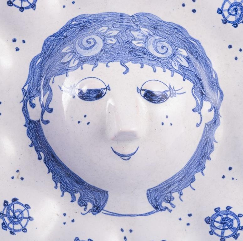 Bjørn Wiinblad für The Blue House, Dänemark. Wandtafel mit einem Gesicht in Relief. im Zustand „Hervorragend“ im Angebot in København, Copenhagen