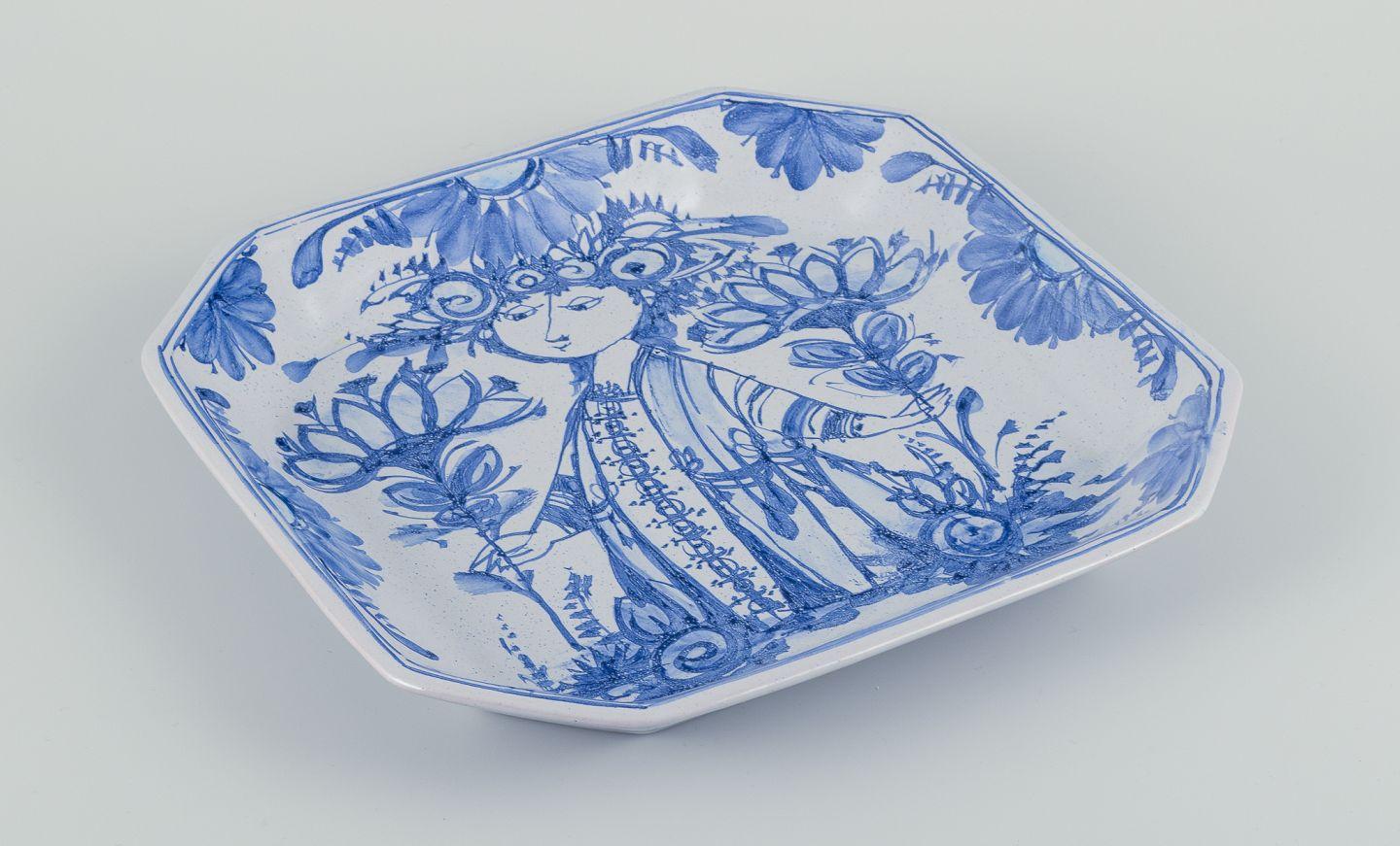 Bjørn Wiinblad für The Blue House. Achteckige Schale/Wandtafel aus Steingut. (Glasiert) im Angebot