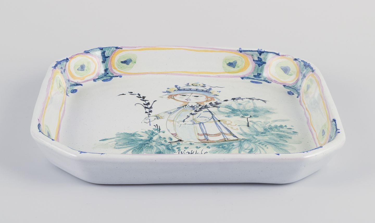 Bjørn Wiinblad (1918-2006) für Det Blå Hus (Das blaue Haus).
Einzigartige achteckige Keramikschale/Wandtafel.
Dekoriert mit polychromer Glasur auf einem hellgrauen Sockel.
Motiv einer Frau mit in einem Garten.
Datierung: 1960er/70er