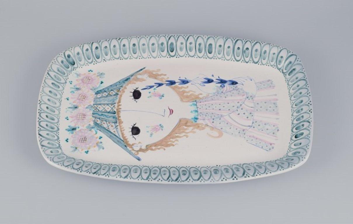 Bjørn Wiinblad (1918-2006), from his own workshop. 
Large and early elongated dish with a female motif. Polychrome glaze. 
Hand-painted.
Signed and dated '50 (1950).
In perfect condition.
Dimensions: W 41.0 cm x B 27.0 cm x H 3.0 cm.