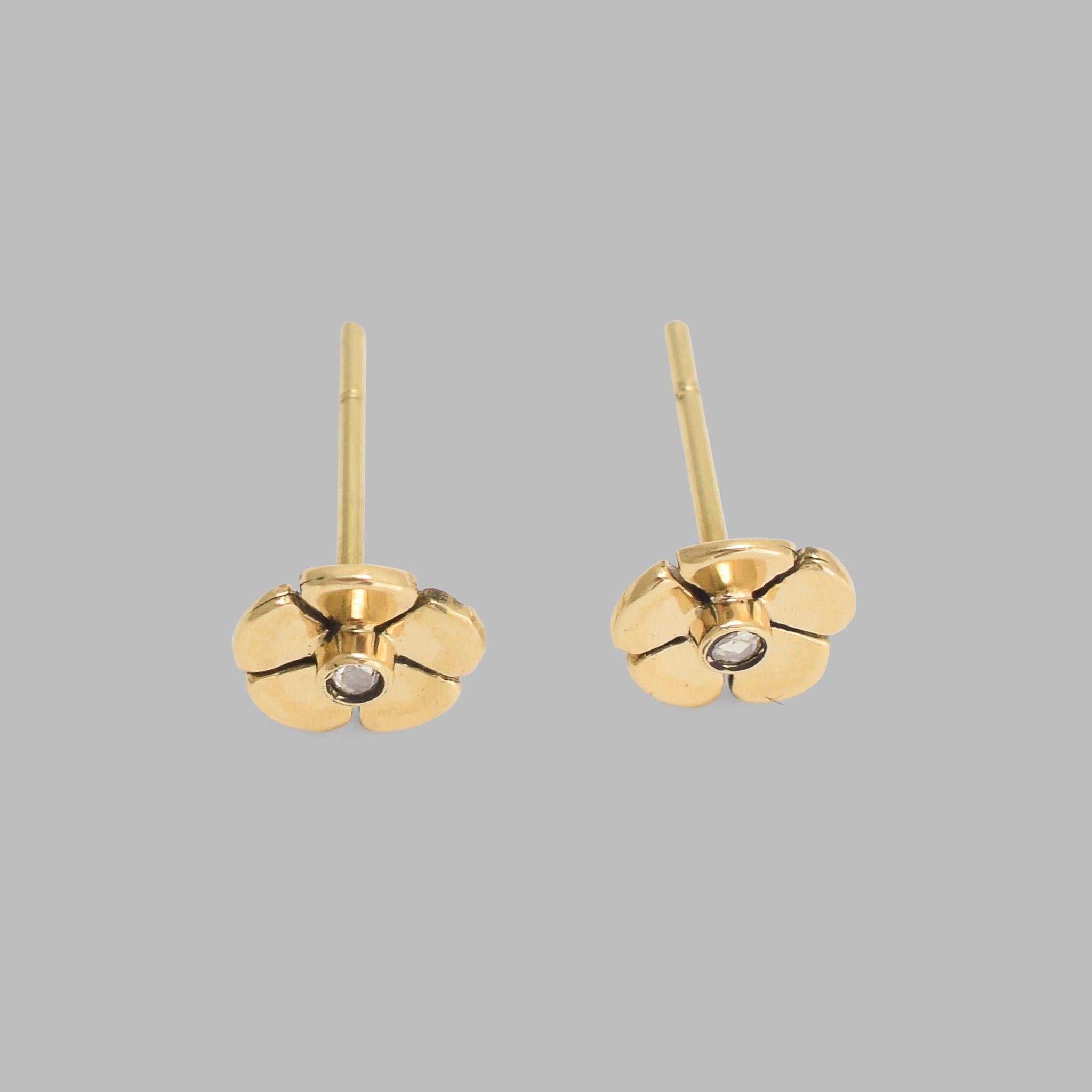 BL Bespoke Collection

A sweet and simple pair of diamond stud earrings. Crafted in 18 karat gold, each stud is modelled as a little buttercup flower. Handmade in England.

Part of our new range in collaboration with master jeweller Gaetano