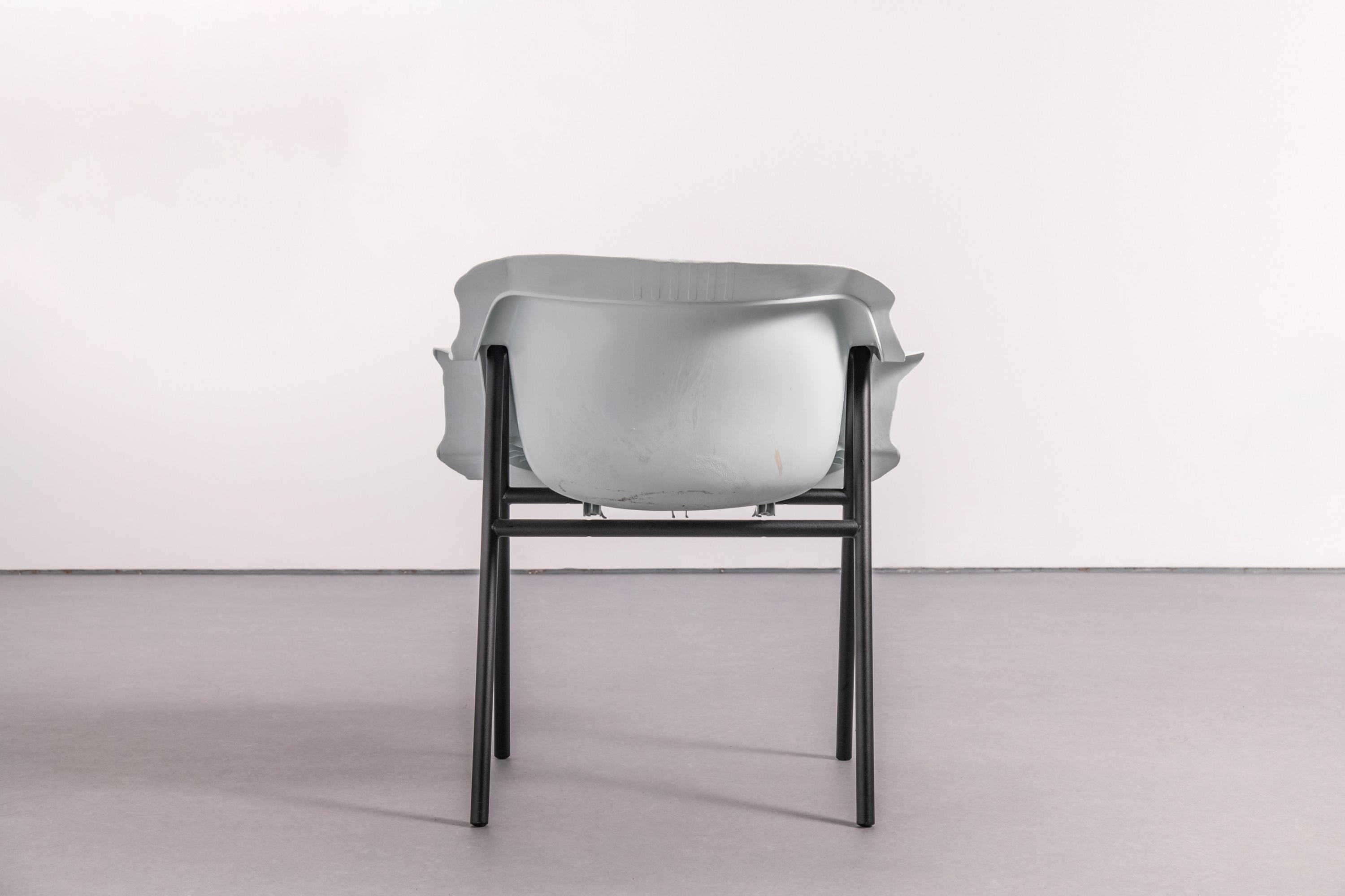 BL02 Sillón - Coleccionable contemporáneo único de plástico reciclado blanco Vaciado en venta