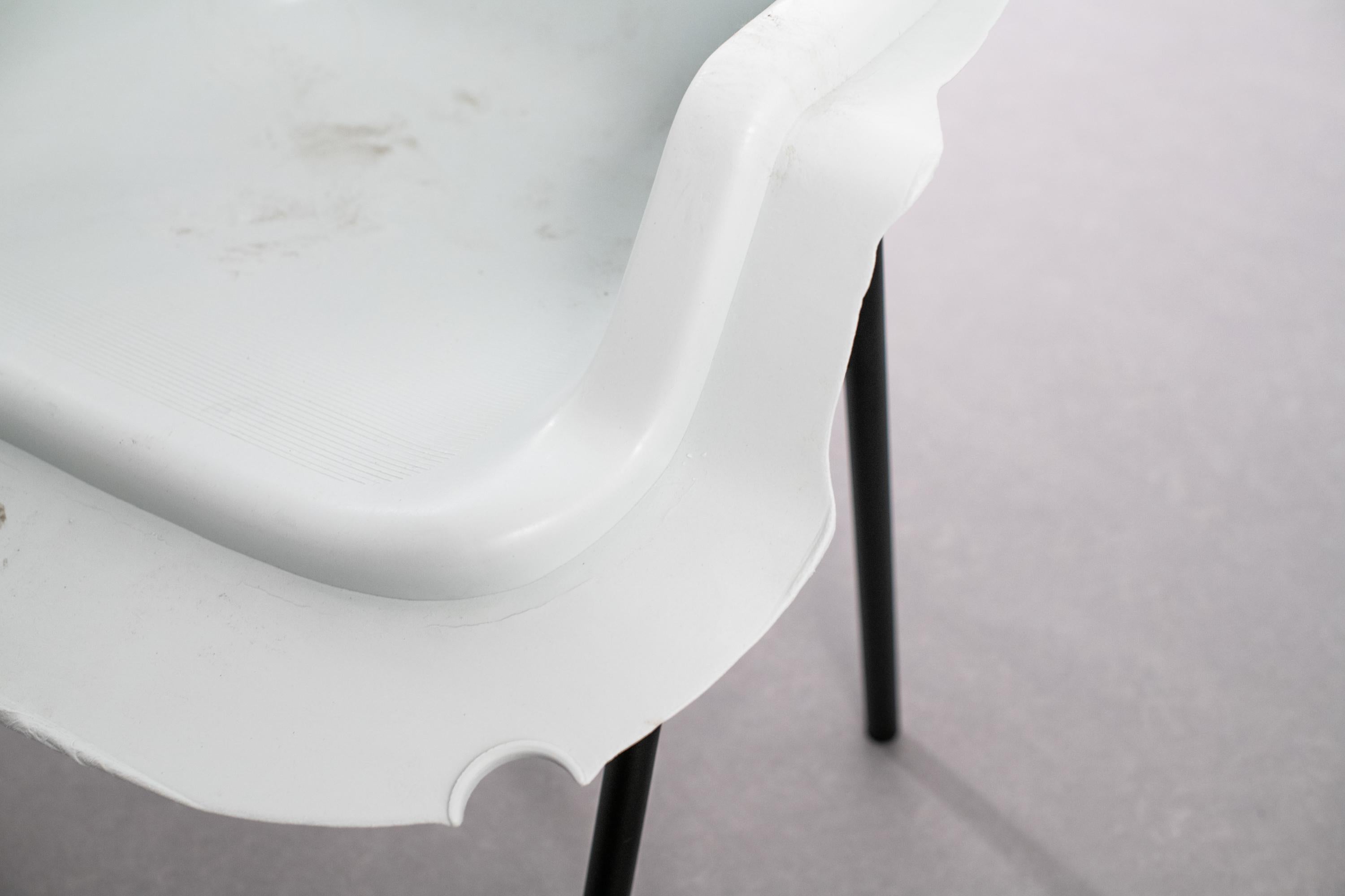 BL02 Sillón - Coleccionable contemporáneo único de plástico reciclado blanco Acero en venta