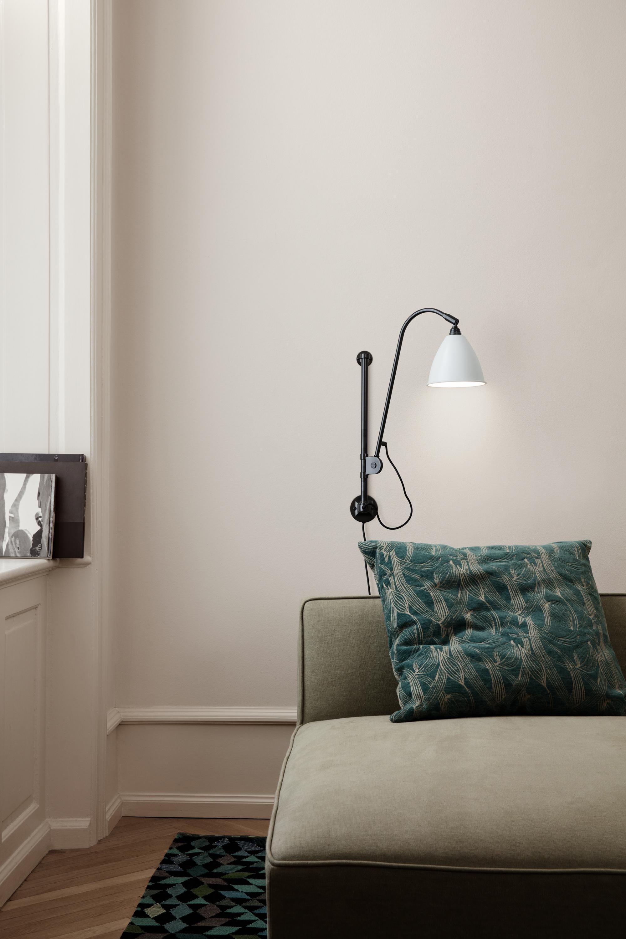 The timeless BL5 wall lamp was designed in 1930 by Robert Dudley Best, a British designer highly influenced by the school of Bauhaus. Being in continuous production ever since its origin, the Bestlite BL5 Wall Lamp stays true to its industrial roots