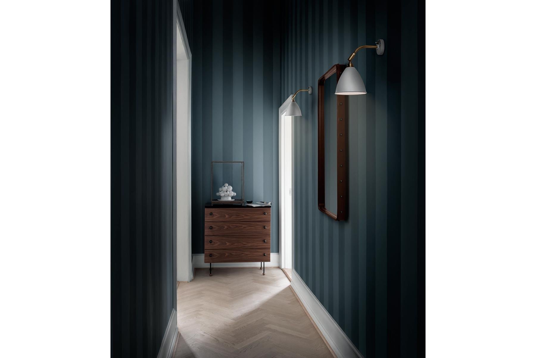 Designed by Robert Dudley Best in 1930, the Bestlite BL7 wall lamp celebrates elegant and clean lines with clear reference to the period of Bauhaus. With its contemporary look in various finishes and movable shade, the Bestlite BL7 wall lamp is