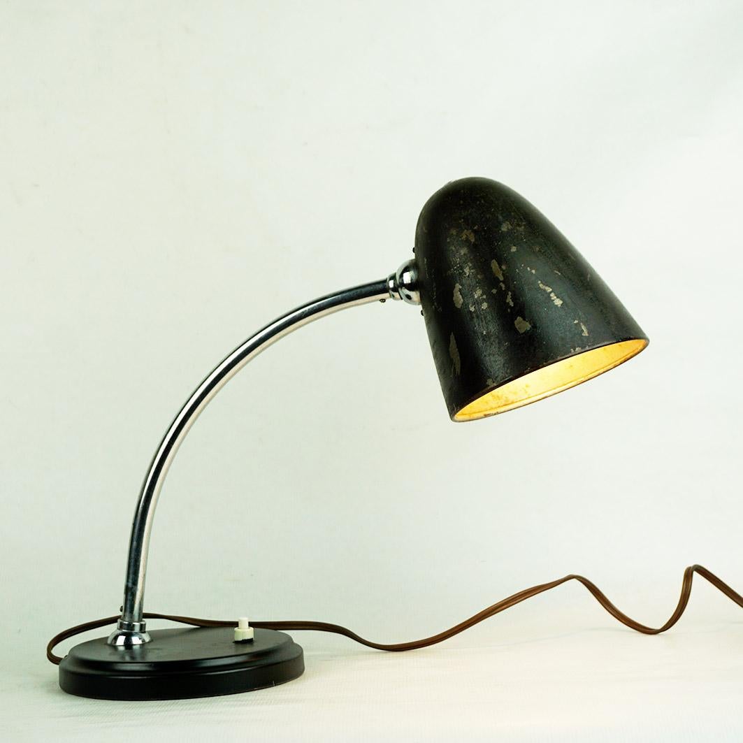 Schwarze Tisch- oder Schreibtischlampe im Bauhaus- oder Industriestil der 1930er Jahre (Mitte des 20. Jahrhunderts) im Angebot